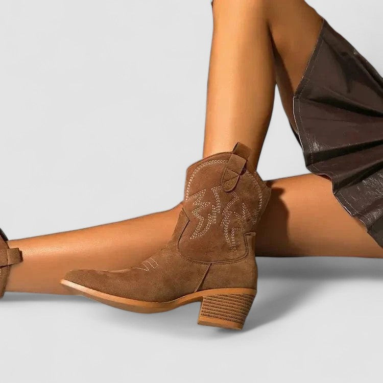 Embroidered Western Ankle Botas Darcy