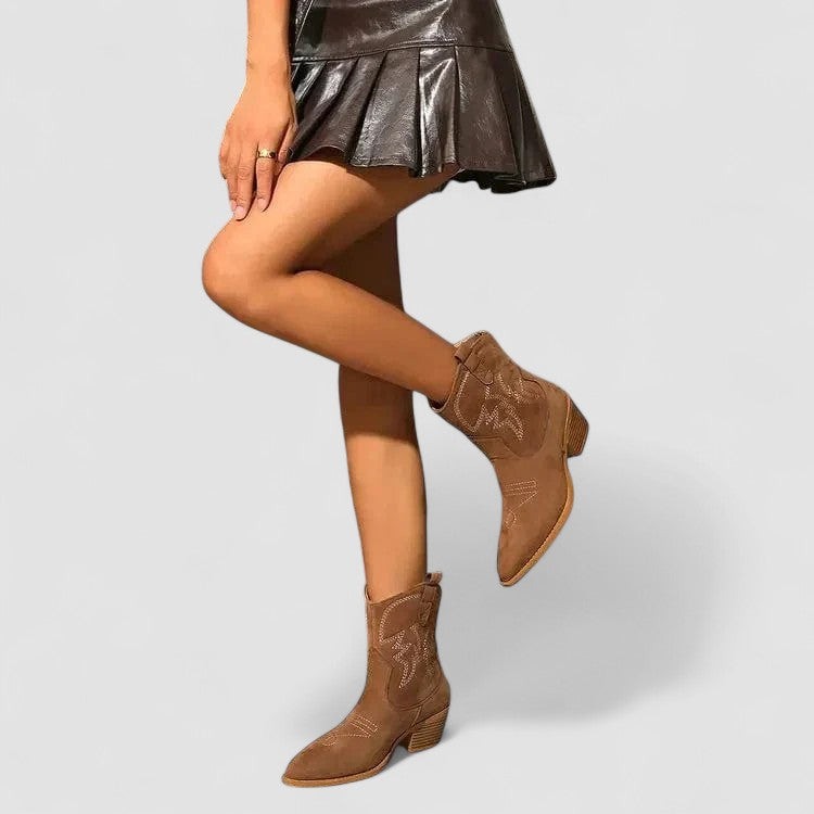 Embroidered Western Ankle Botas Darcy